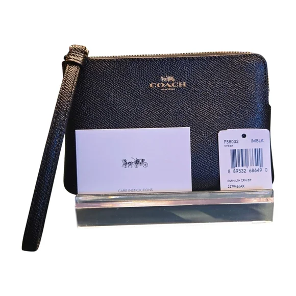 COACH NWT Corner Zip Wristlet Black - Picture 2 of 10